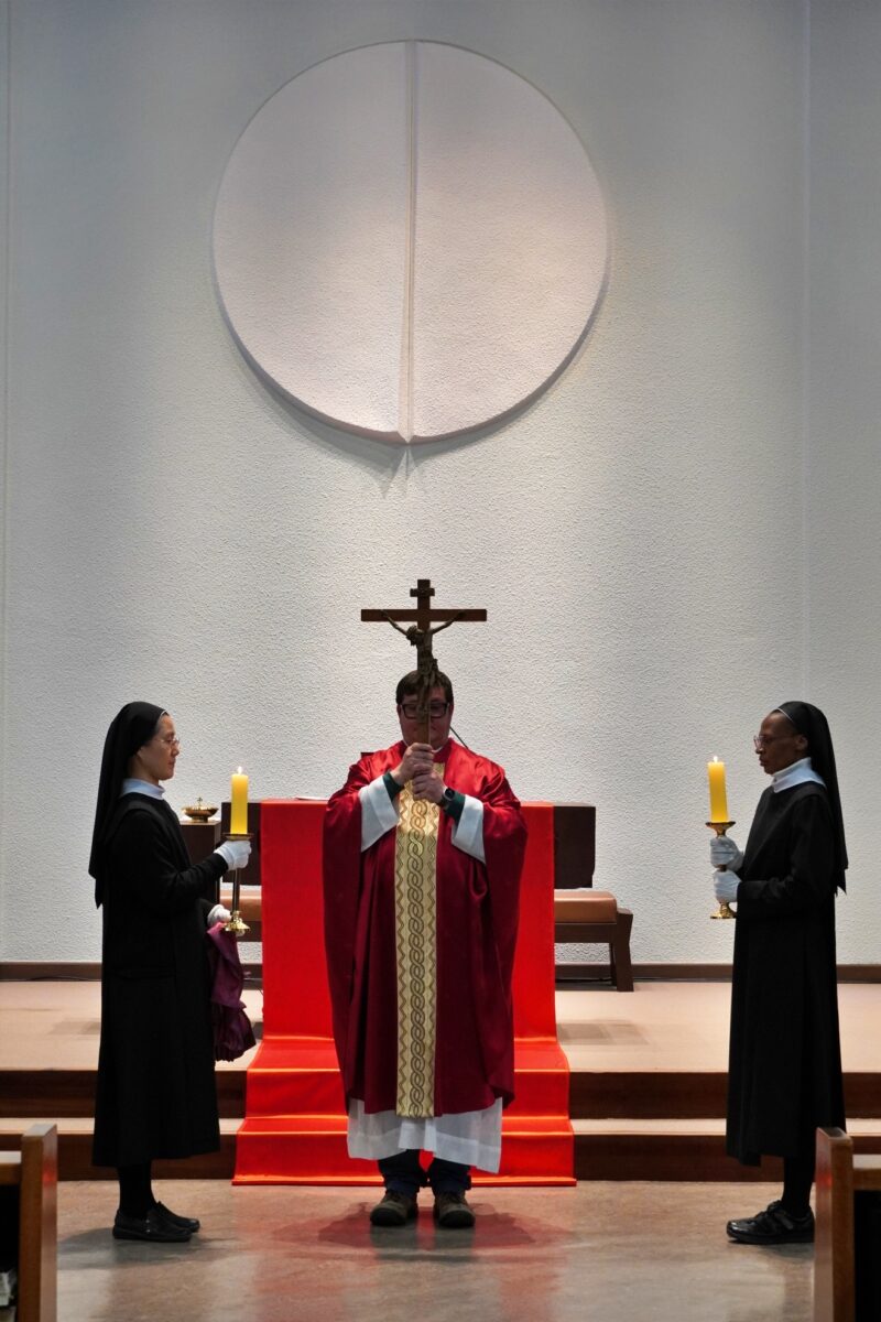 성삼일을 보내고 있습니다